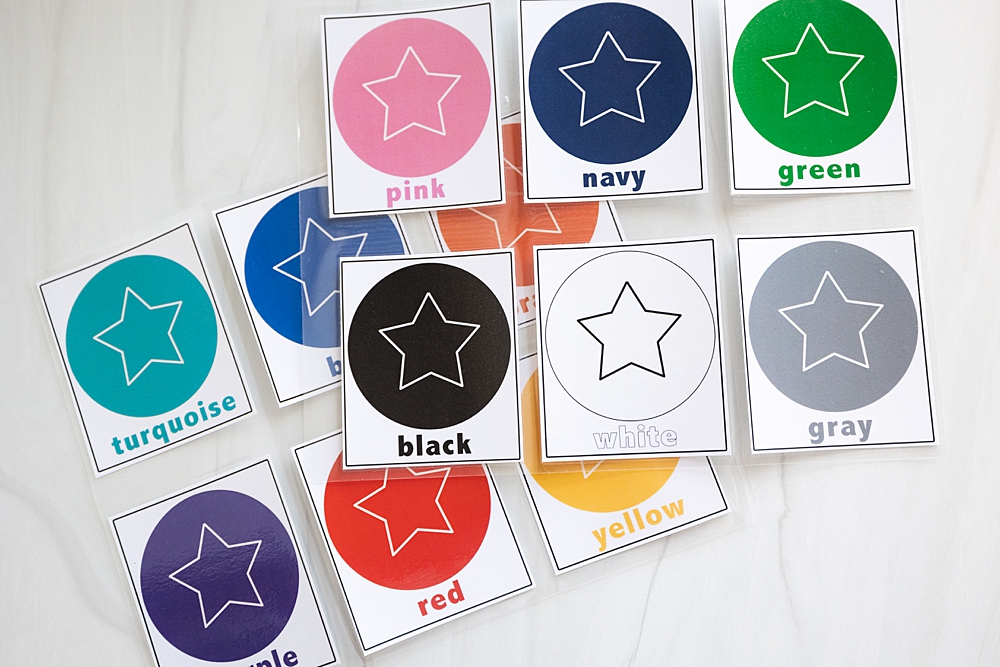 Printable color cards free | free printable color flashcards PDF | printable color flashcards for preschoolers | Download the set of 12 color cards at Moms Printables!